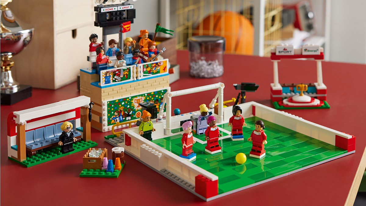 LEGO 40634 Icons of Play Set Features a Soccer-Themed Collectible for Summer 2023