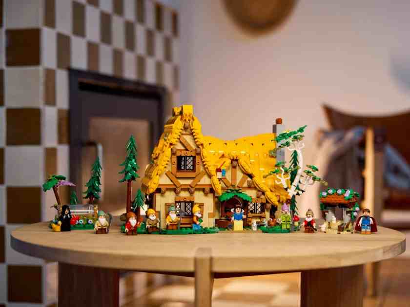 lego disney snow white and the seven dwarfs cottage