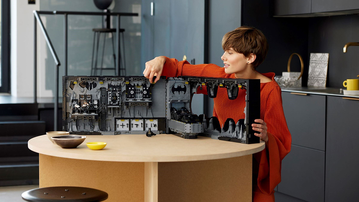 New LEGO Batcave Shadowbox 76252 Set Officially Unveiled