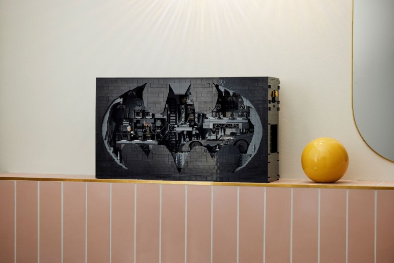 lego batcave shadowbox 76252