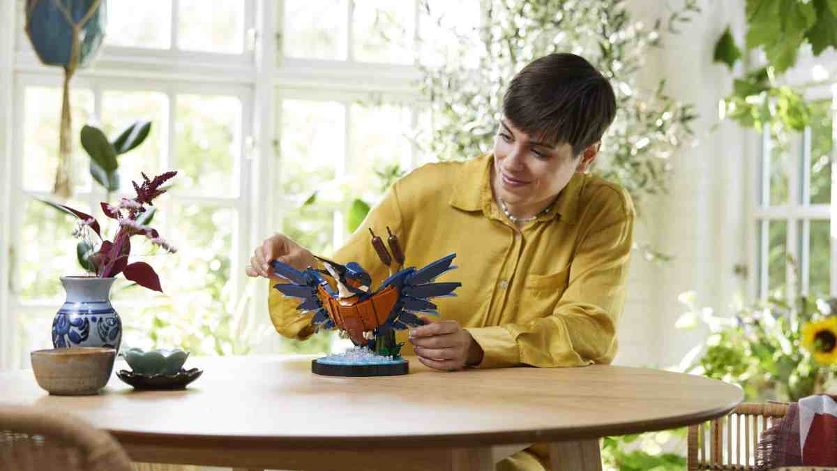 The Majestic LEGO Icons Kingfisher (10331) Scheduled to Arrive in February