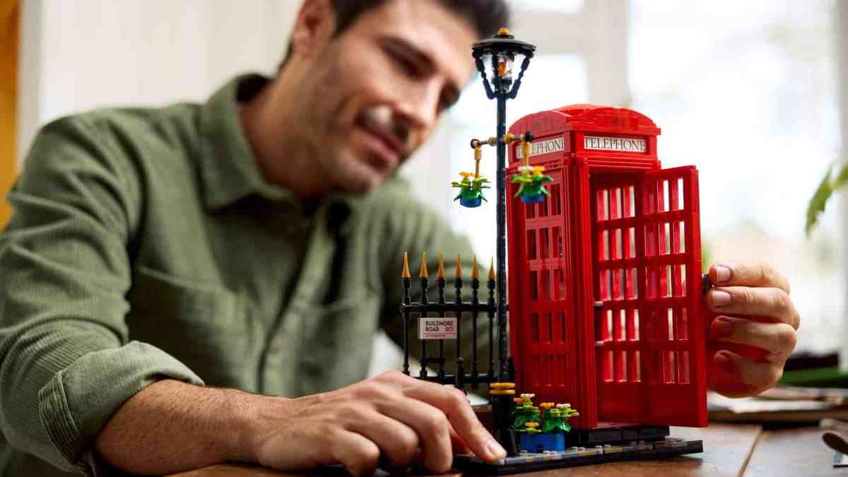 LEGO Ideas Red London Telephone Box 21347 Offically Revealed