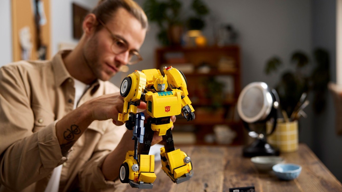 The LEGO Transformers Bumblebee 10338 Set Completes the Iconic G1 Duo